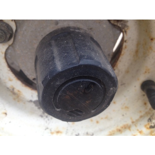 SUZUKI LT 80  QUAD  WRECKING -  HUB CAP 