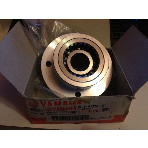 GENUINE YAMAHA BIGBEAR 350  PROFESSIONAL 400 YFM  OUT PUT HOUSING 2HR-W1752-01