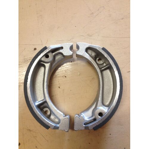 HONDA CT 110 POSTIE FRONT BRAKE SHOES   CT 90 FRONT - REAR  104