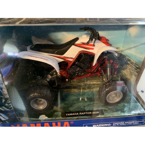 YAMAHA RAPTOR YFM 660 R WHITE / RED  TOY MODEL  DIECAST  1:12 SCALE